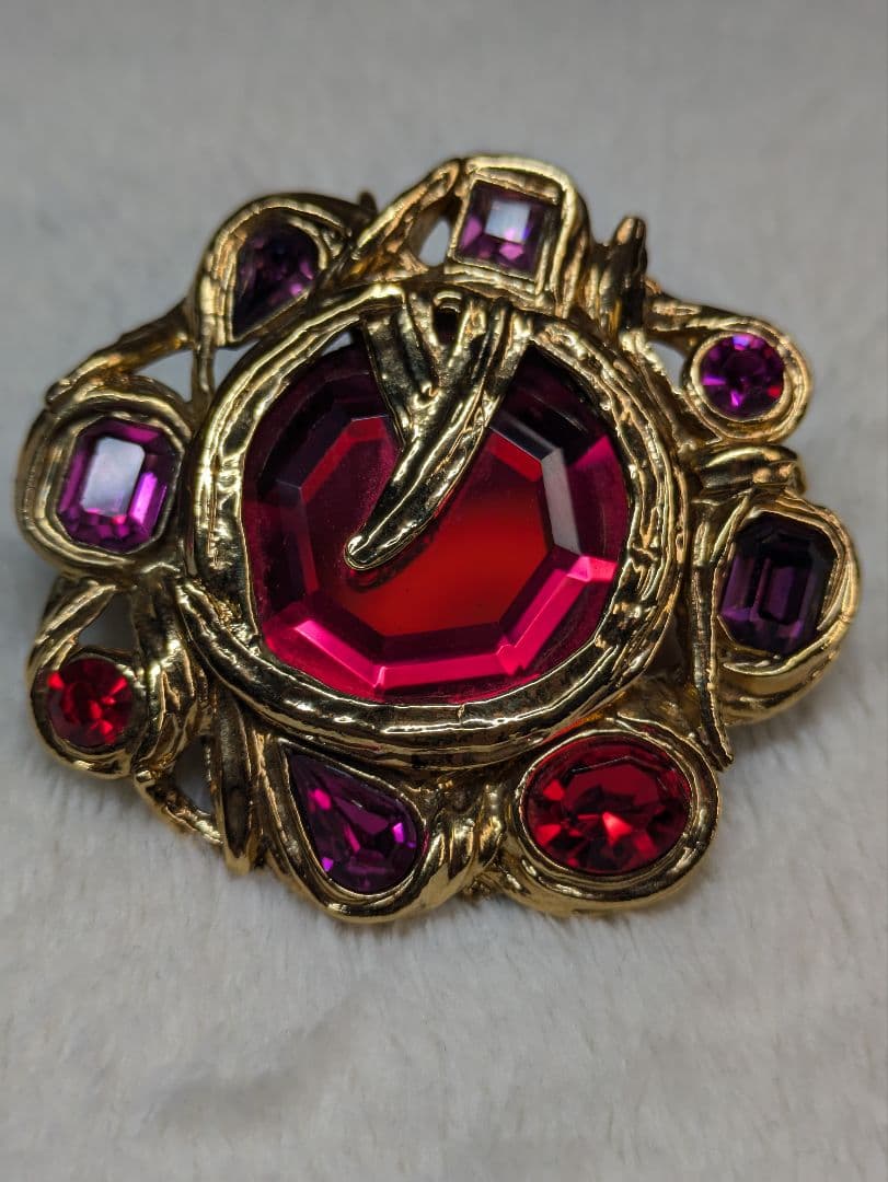 イヴ・サンローラン　ヴィンテージ　ブローチ　ペンダントトップ　グリポア