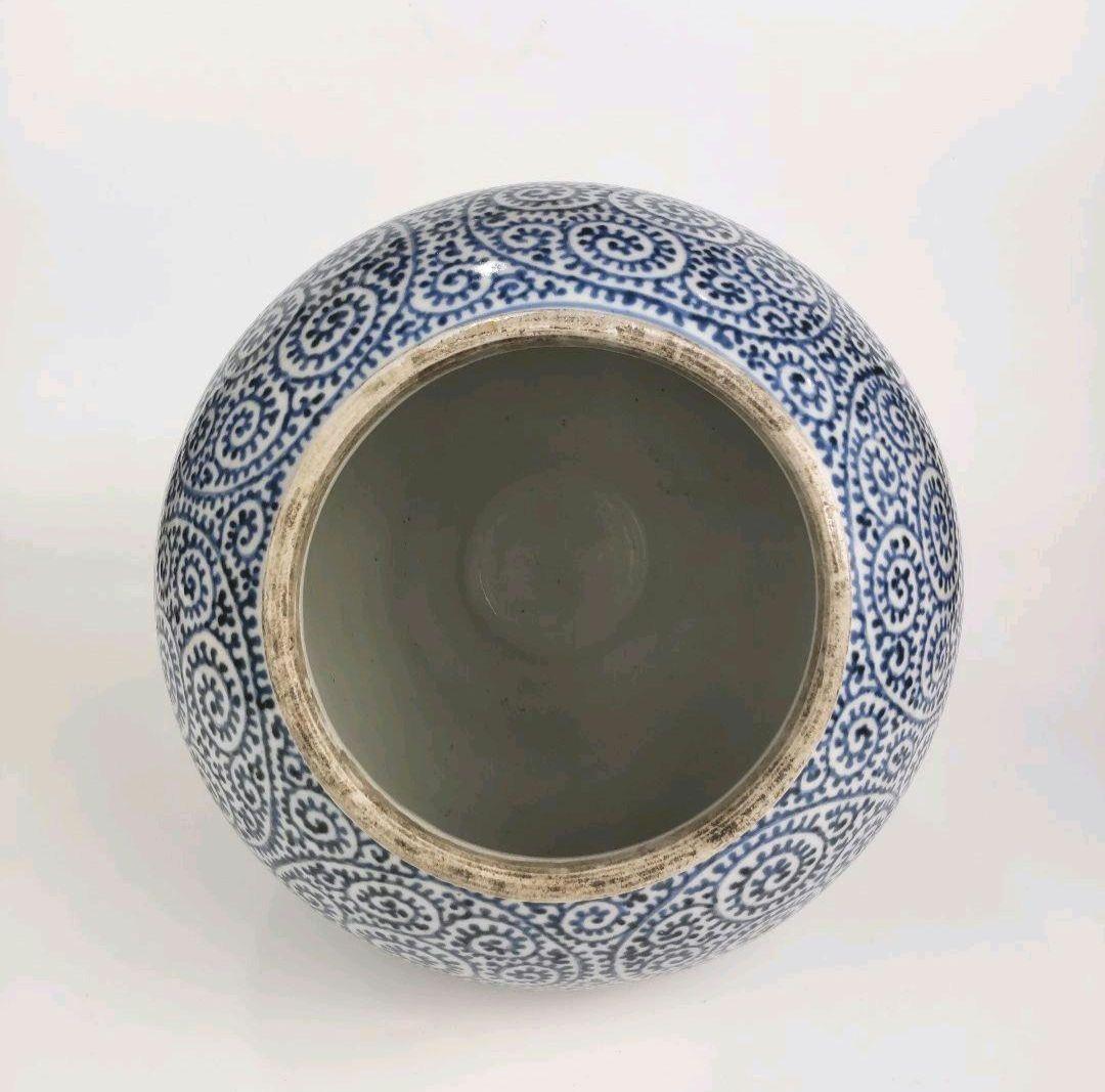 お値下げしました、古伊万里　染付　蛸唐草　沈香壺