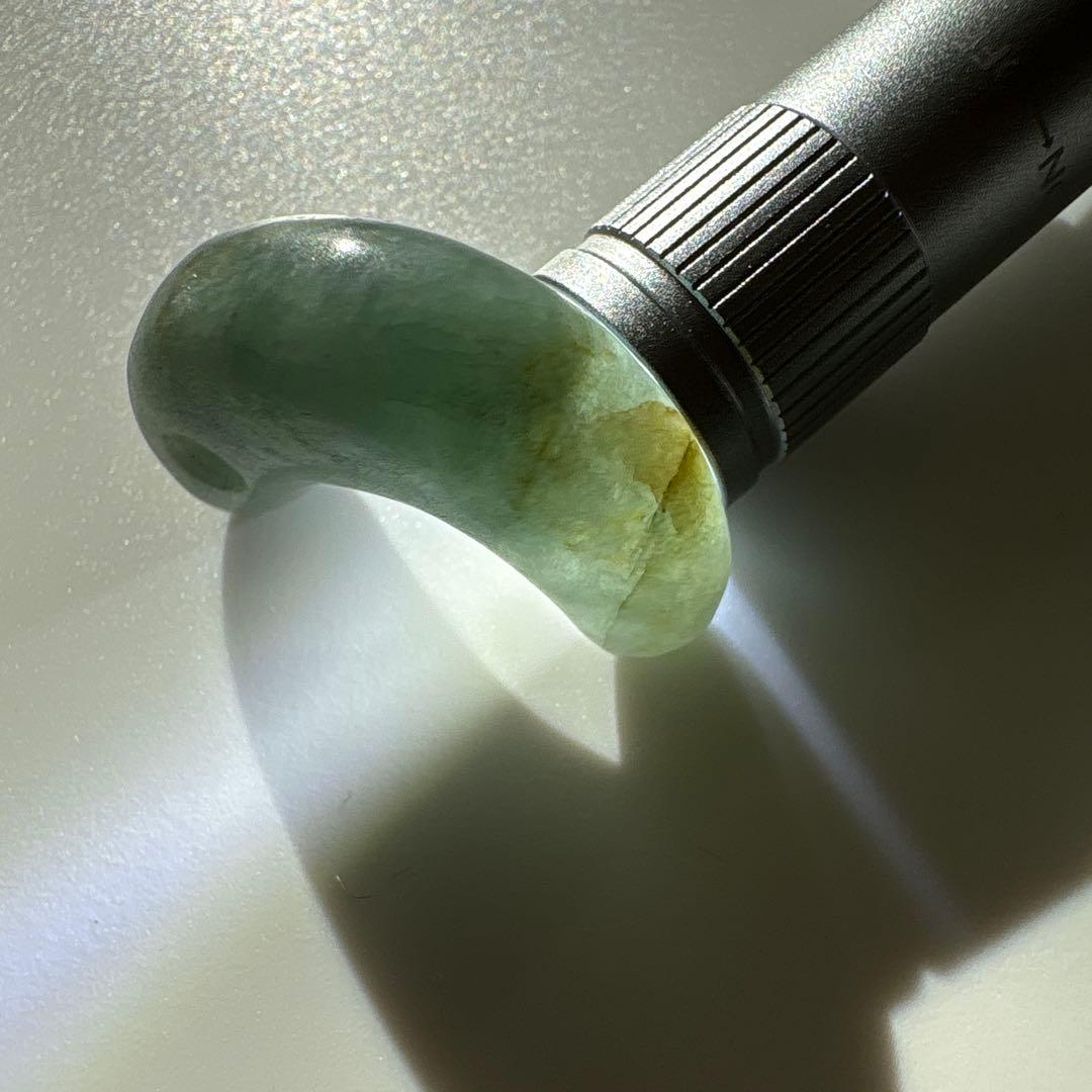 ヒスイ　勾玉二つ