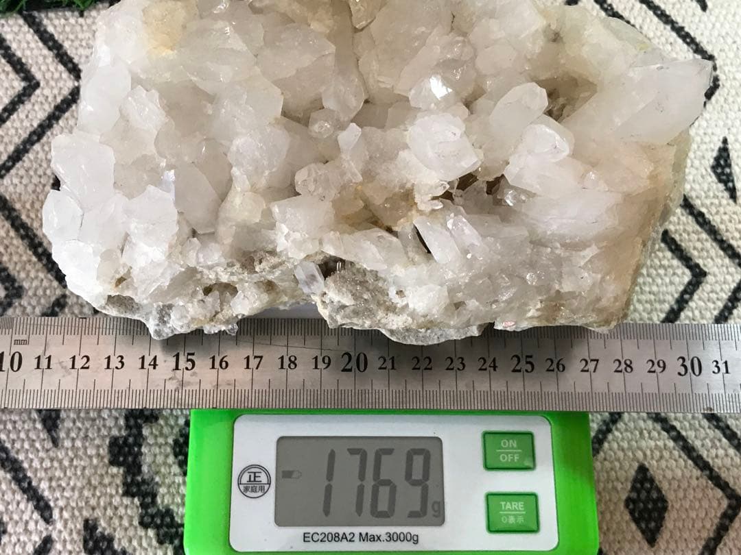 《SHOP》約1.7kg【マダガスカル産/母岩付き水晶/クラスター】[1769