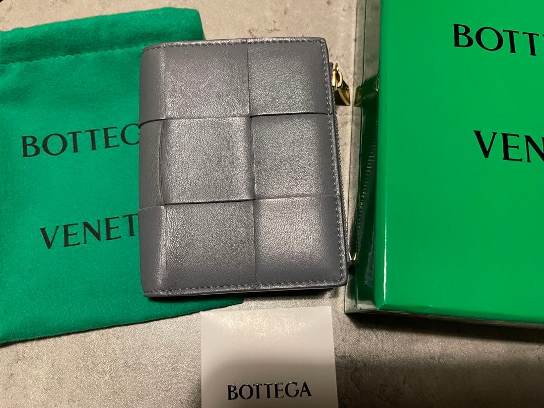 BOTTEGA VENETA グレー 二つ折りファスナーウォレット