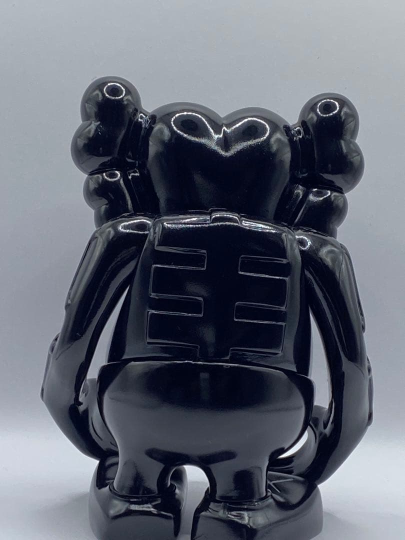 Bounty Hunter OriginalFake KAWSクン ブラック