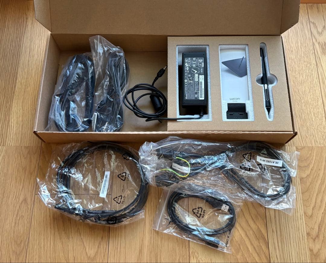 I*e様 Wacom Cintiq22液晶ペンタブレット[DTK-2260K0D