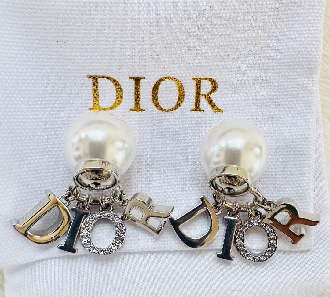 【極美品】DIOR TRIBALES ピアス レジンパール ロゴチャーム