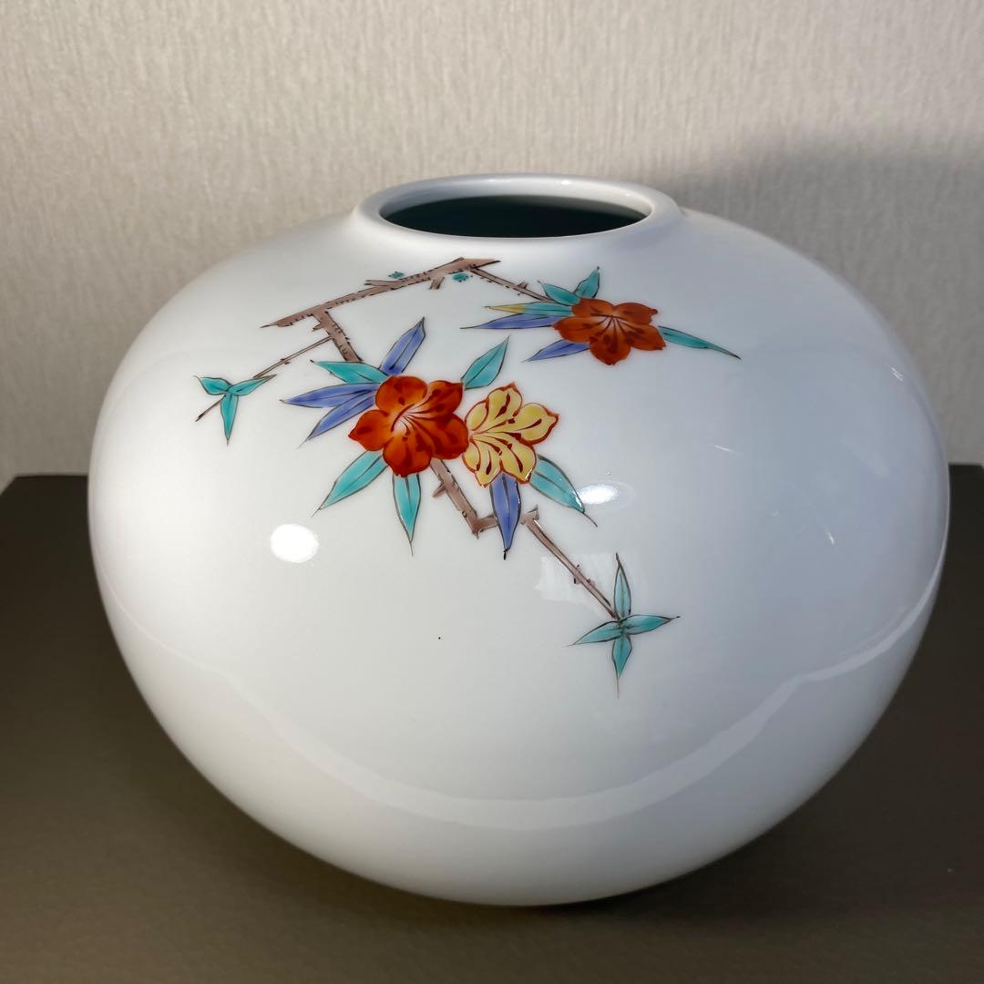 柿右衛門様式 鷹峰作 錦 草花文花瓶 共箱