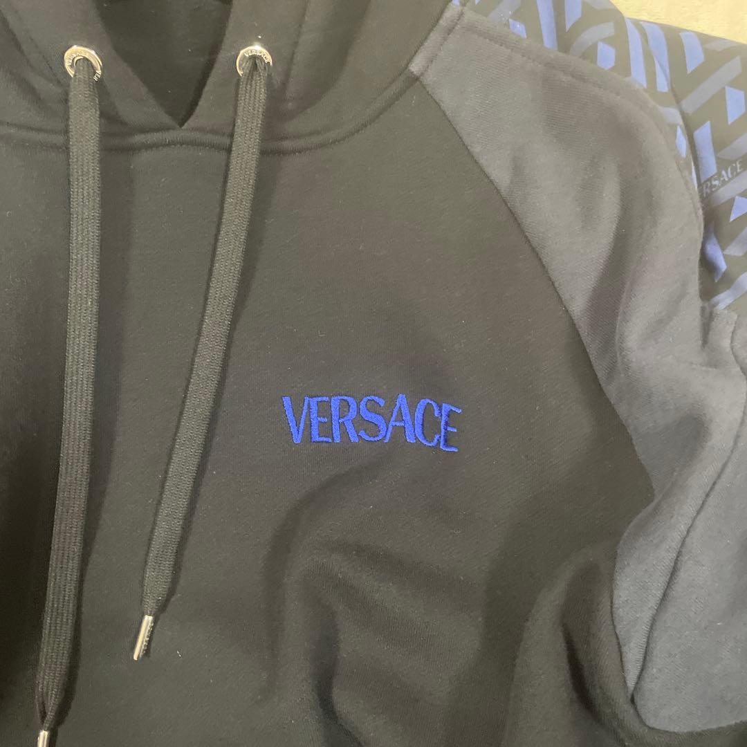c*i様 VERSACE カレッジフィット パーカー ブラック/ブルー