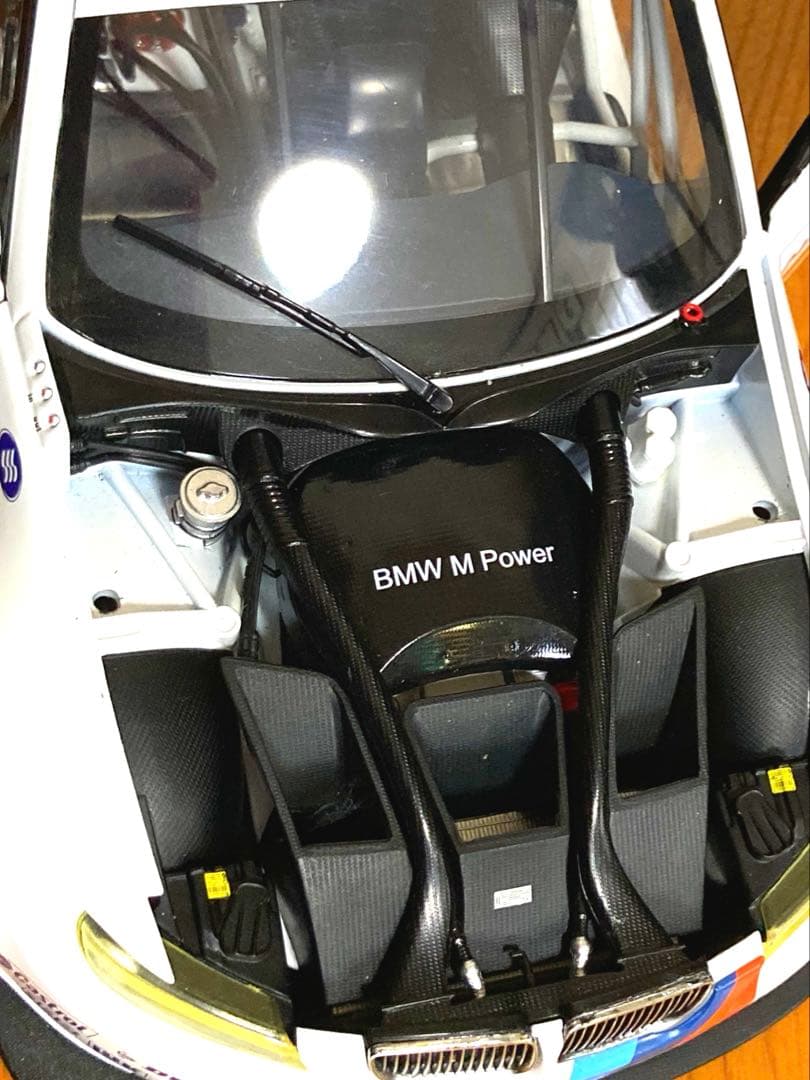 BMW M3 GT2 Le Mans 2010ミニカー 1/18