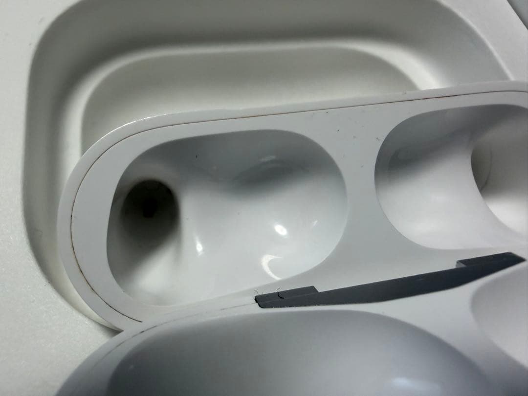 AirPods Pro（第2世代）本体 ホワイト 充電ケース付き