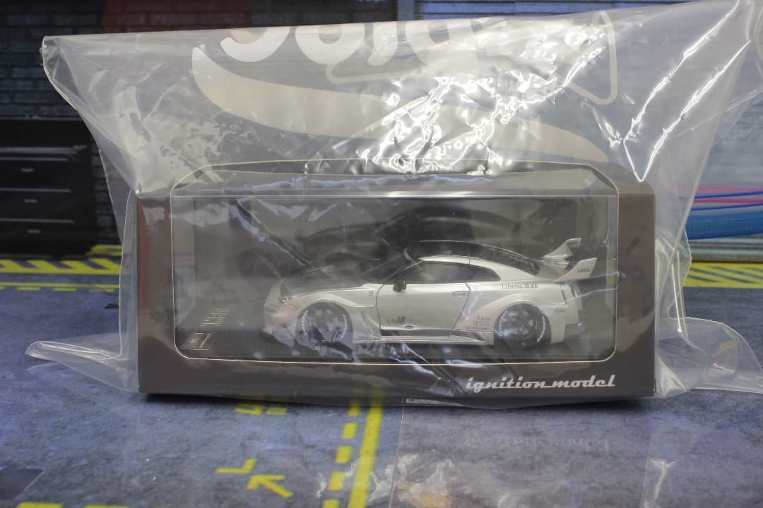 【最終価格】イグニッションモデル　1/43日産35GT-RR Silver