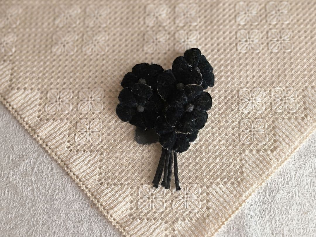 * vintage flower ❀ * シックな布花の コサージュ