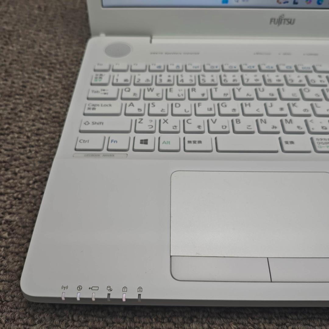 真っ白キレイ✨Windows11✨高速SSDリカバリ済み 富士通ノートパソコン