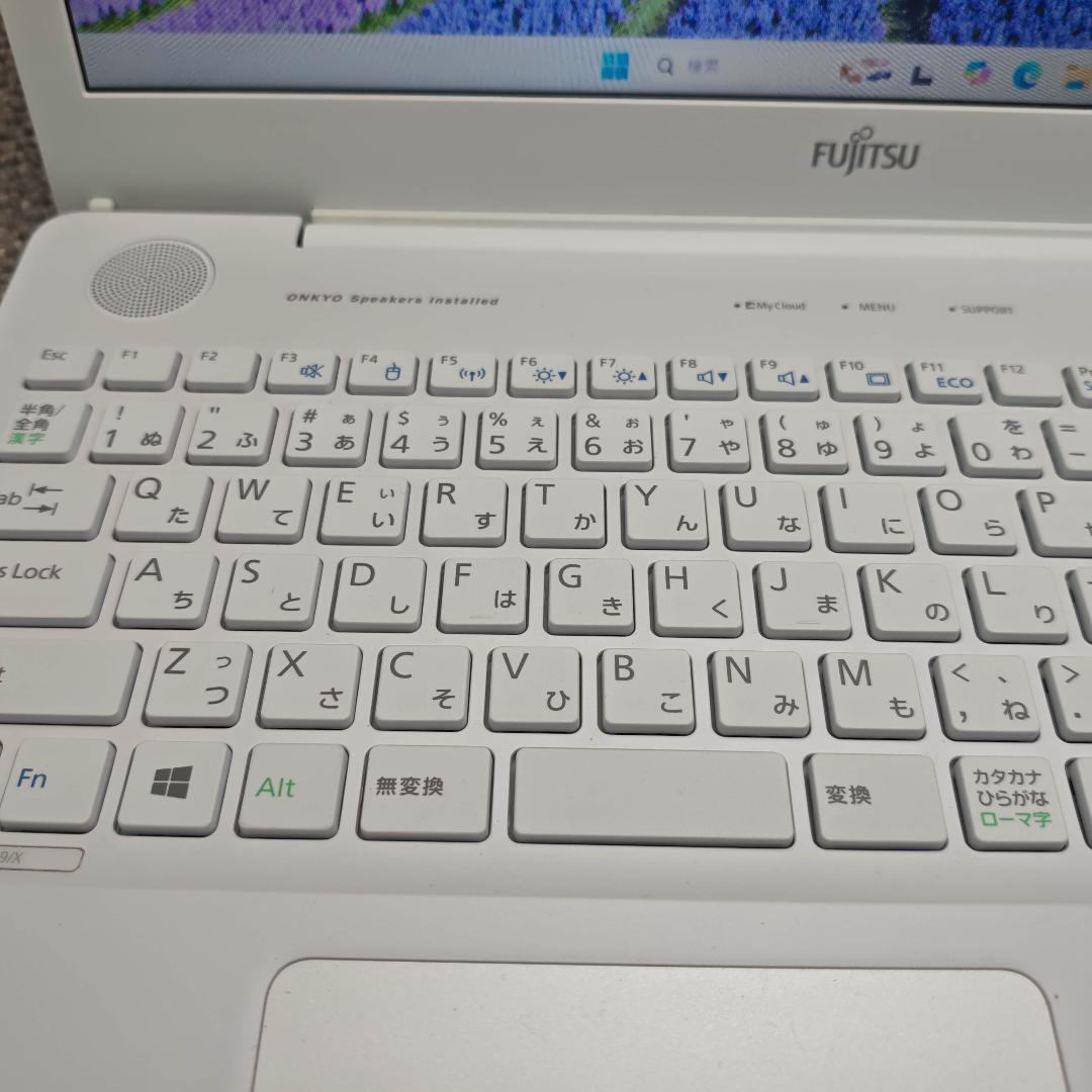 真っ白キレイ✨Windows11✨高速SSDリカバリ済み 富士通ノートパソコン