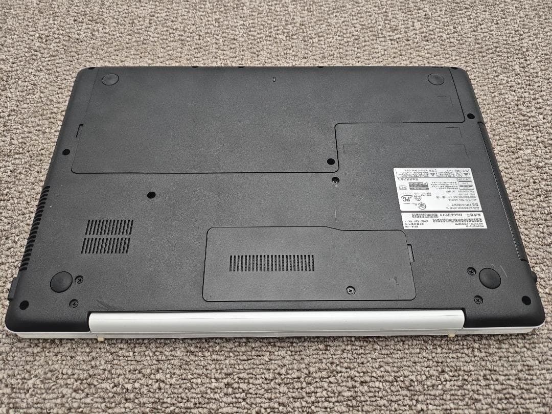 真っ白キレイ✨Windows11✨高速SSDリカバリ済み 富士通ノートパソコン