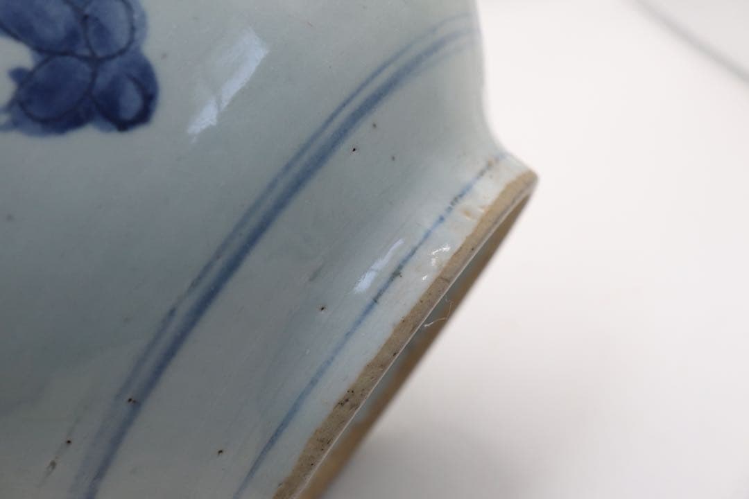 中国　明時代　染付　牡丹胡蝶紋瓶　送料込み1012