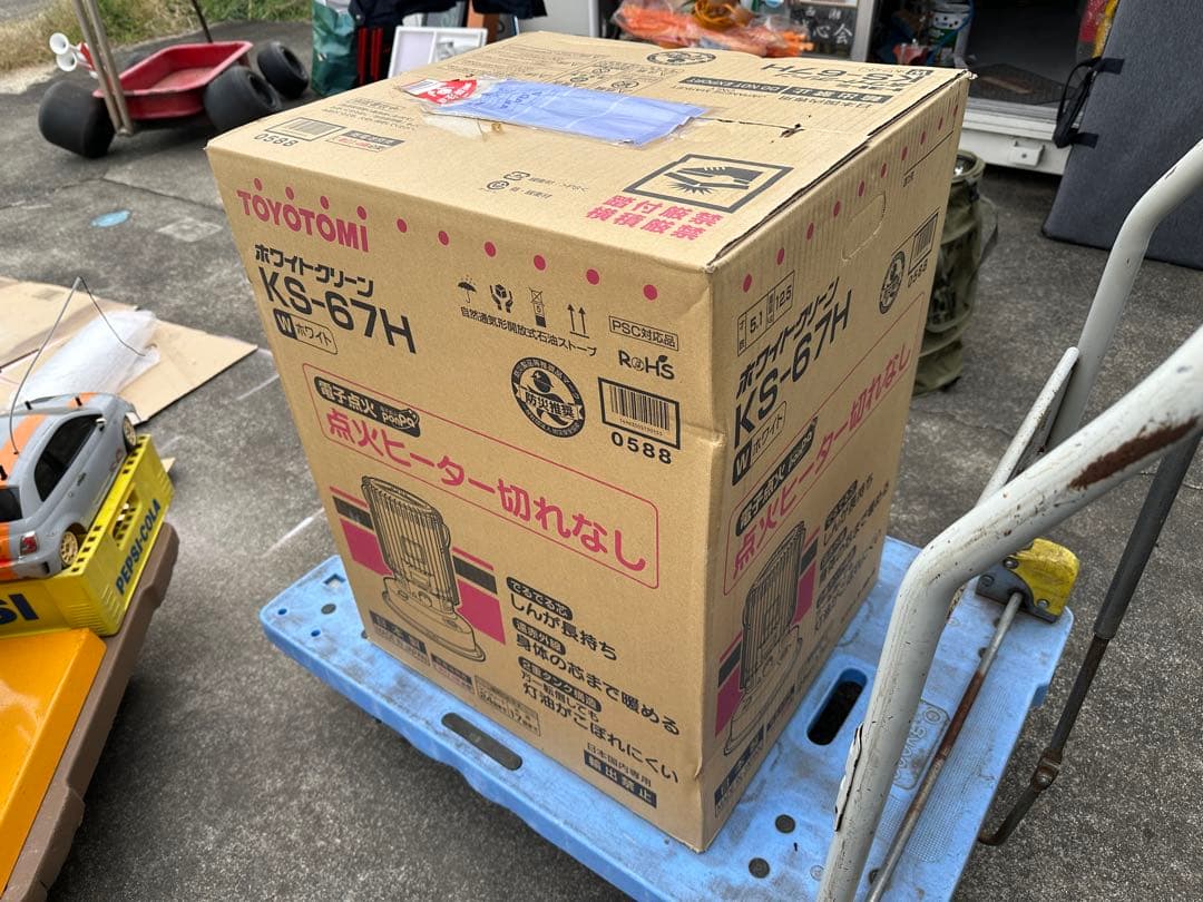 トヨトミ‼️石油ストーブ‼️KS-67H‼️ホワイト‼️未使用‼️これからの季節に‼️