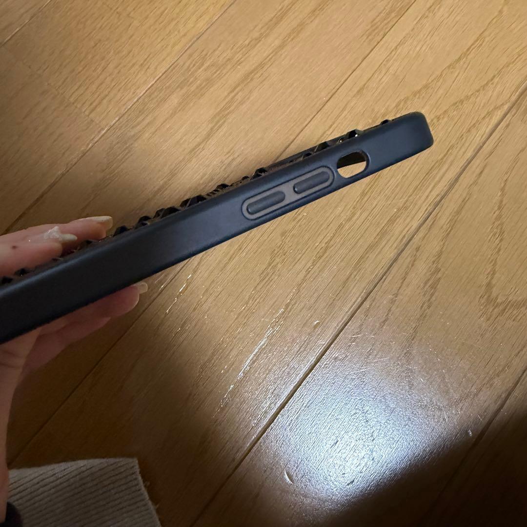 SWAROVSKI ブラック　iPhone15 iPhoneケース