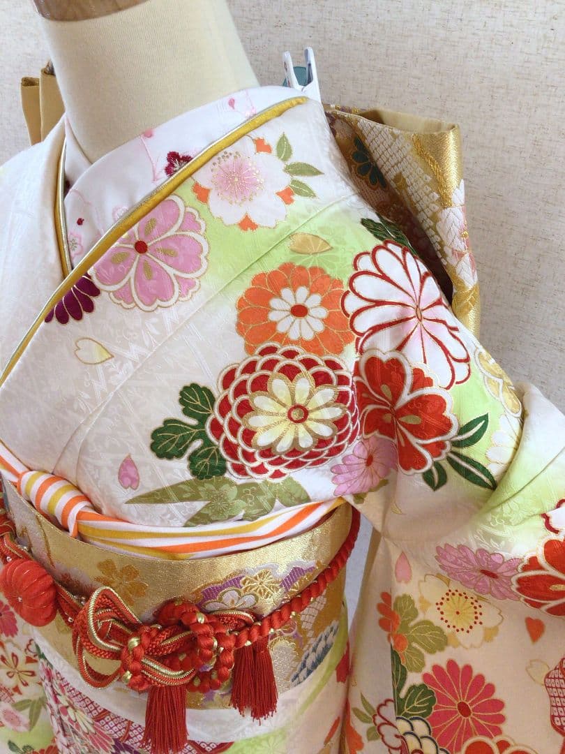 振袖、帯、重ね襟　古典　白