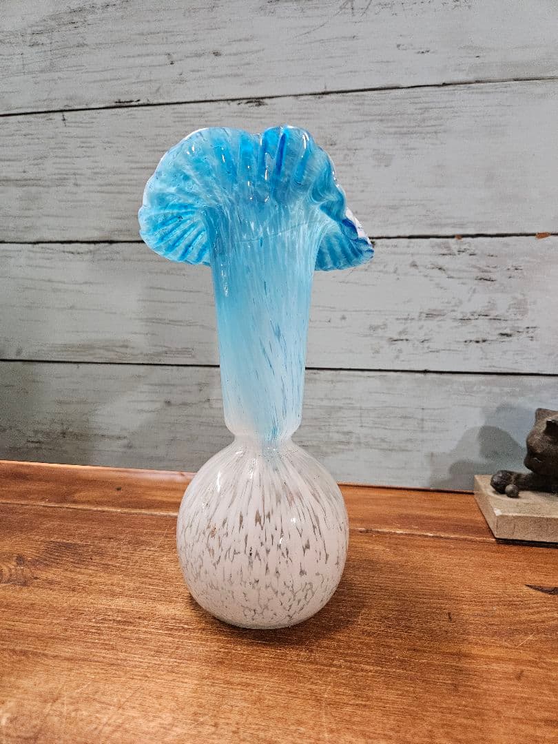 フランスアンティーク オパリンガラス クリシー フリル 花瓶 フラワーベース