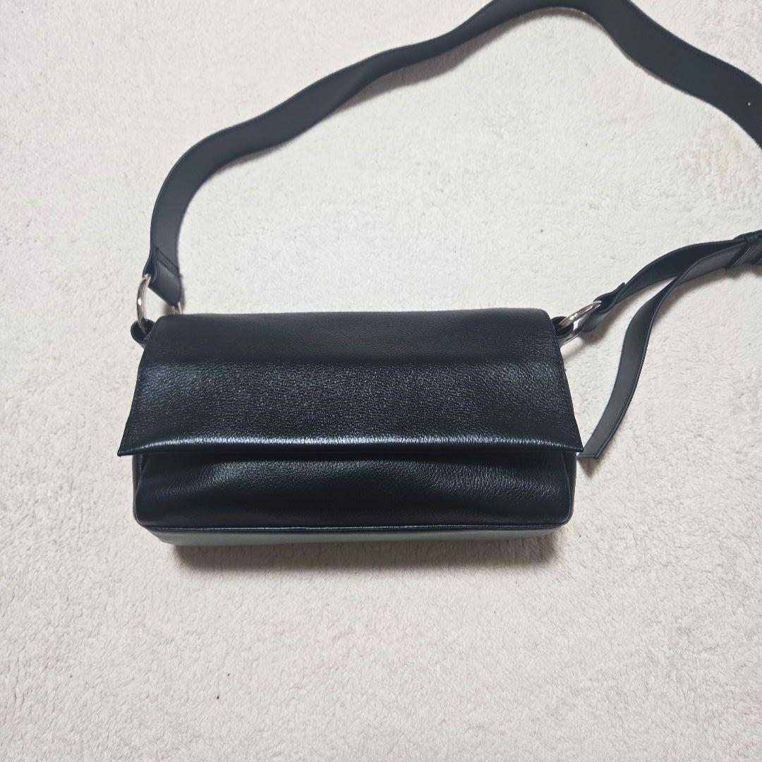 ビアズリー　レザーボディバッグ　ブラック