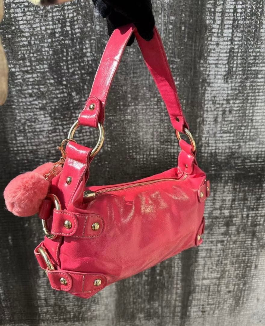 Kathyピンク ショルダーバッグ ハート型チャーム付き