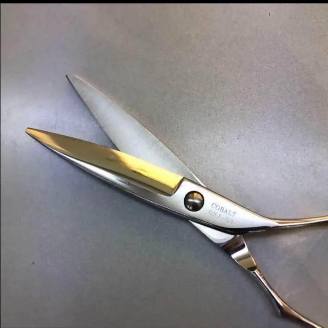 6インチシザー 新品未使用　安定感あるとても扱いやすいハンドル　最高のグリップ！