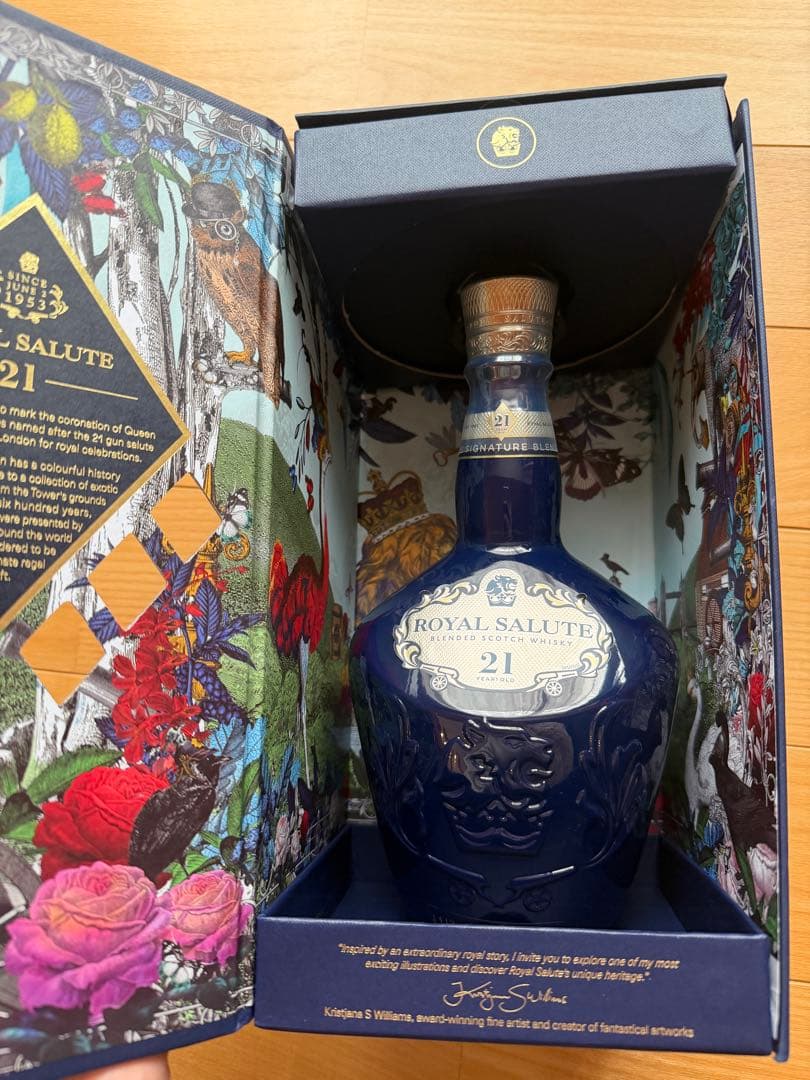 ウイスキー  SALUTE( BLENDED SCOTCH WHISKY)