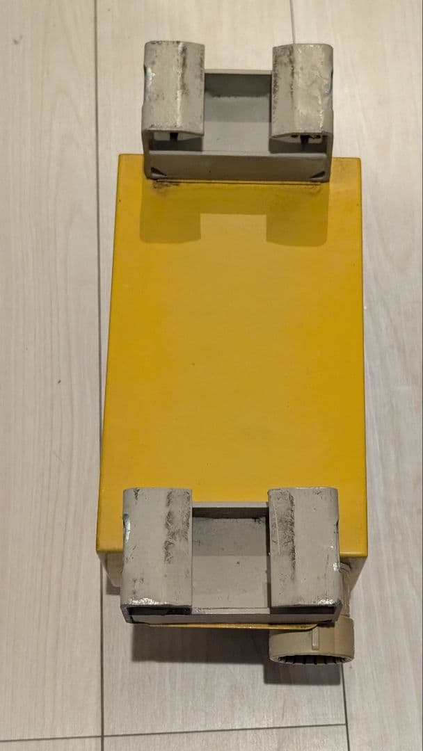 非常ボタン　黄色　電車非常停止ボタン