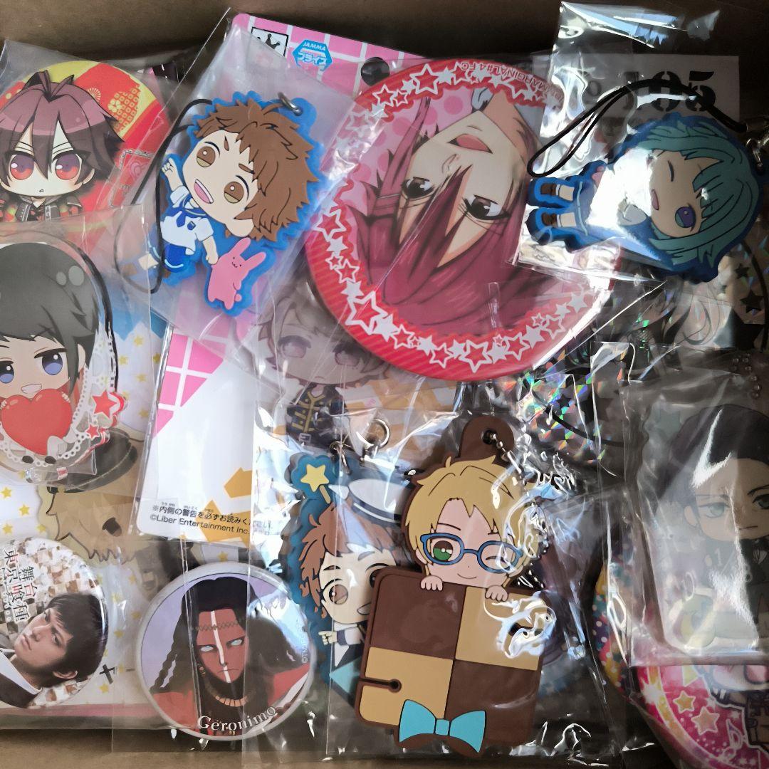 アニメ　キャラクター　缶バッジ、紙類　グッズ　大量　約500点　まとめ売り