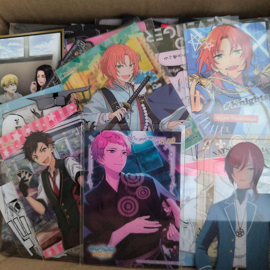 アニメ　キャラクター　缶バッジ、紙類　グッズ　大量　約500点　まとめ売り