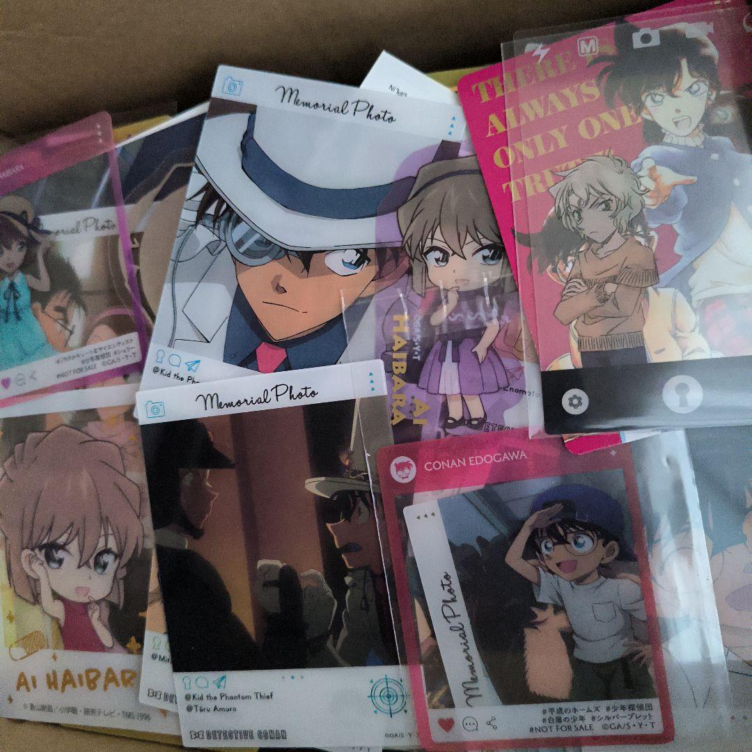 アニメ　キャラクター　缶バッジ、紙類　グッズ　大量　約500点　まとめ売り