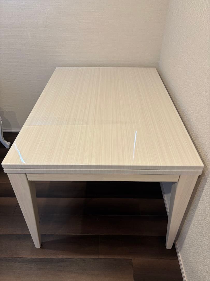 ダイニングテーブル　白　東京インテリア　高級感　 送料のみ価格です‼️120サイズ