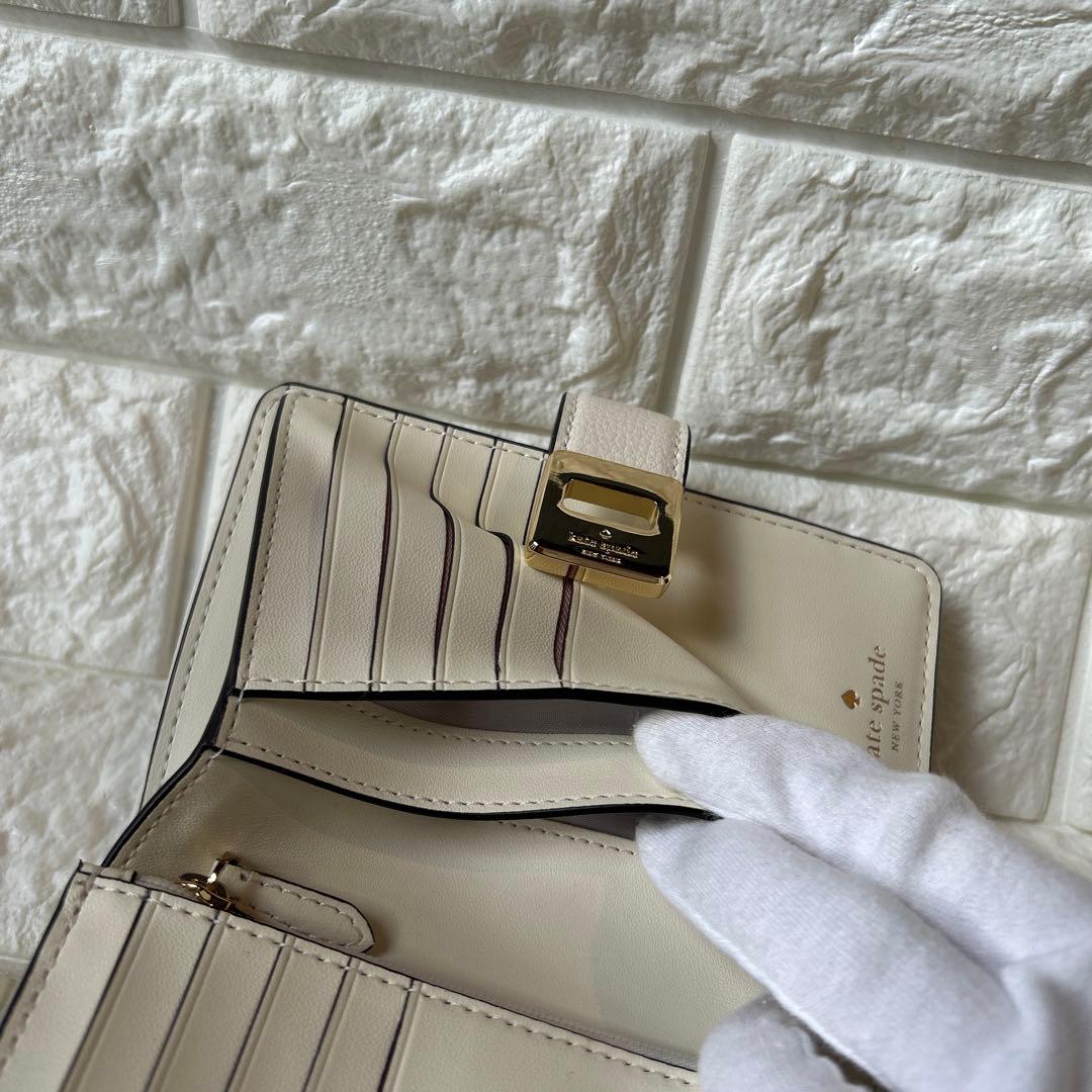 kate spade 2つ折り財布 フィービー 花柄　刺繍　ベージュ