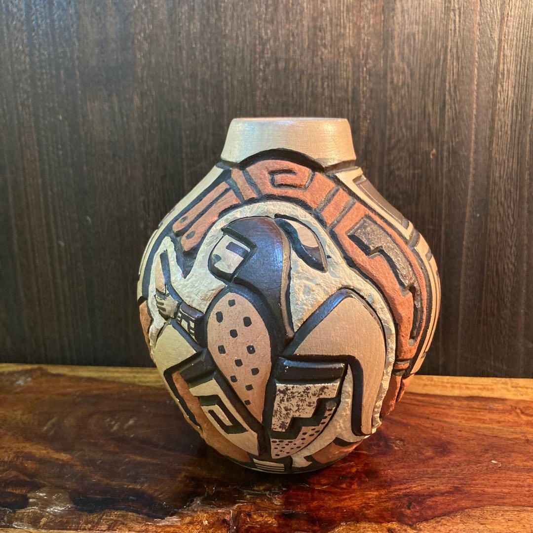ホピ族 Carla Nampeyo作 コーンメイデン壺