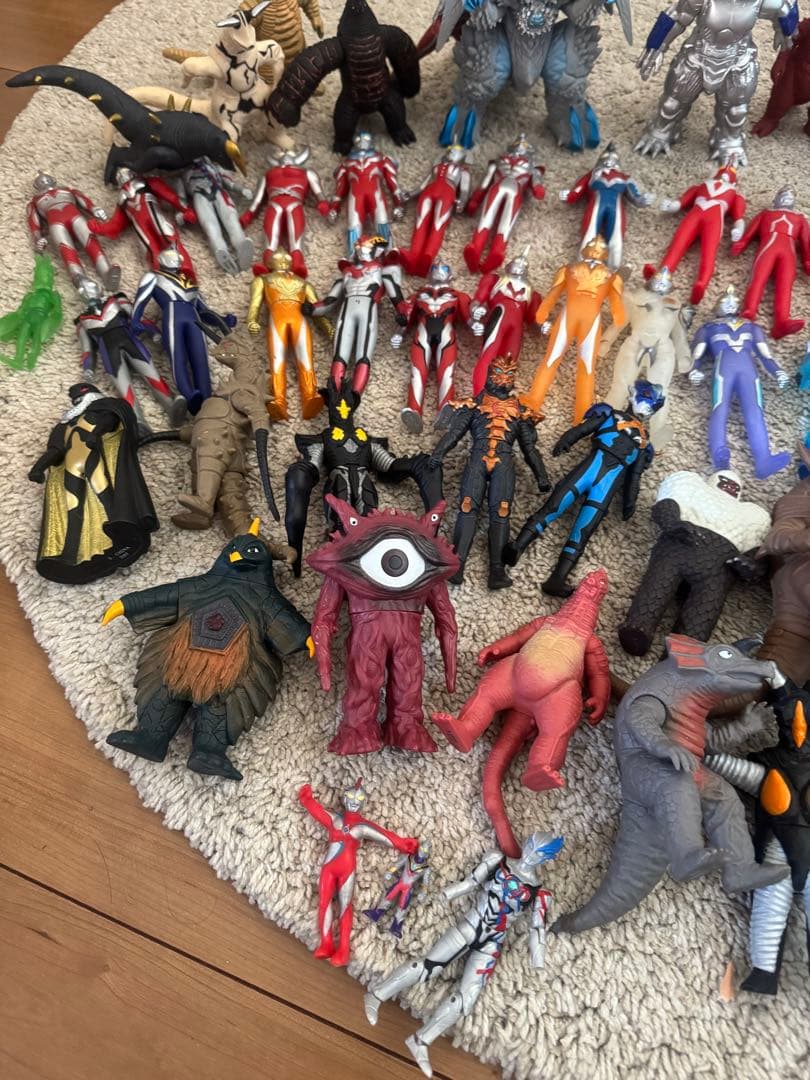 ウルトラマンフィギュアセット 約70体とおまけ8体