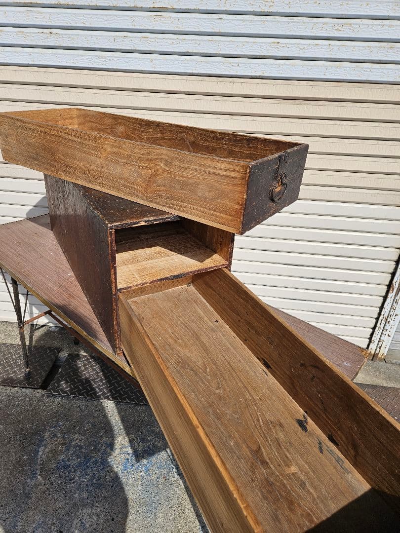 日本のアンティーク 古い木の抽斗 長持 長箪笥 二段 巻物 掛け軸 日本刀 長物