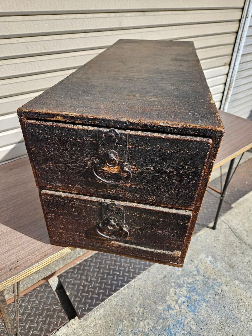 日本のアンティーク 古い木の抽斗 長持 長箪笥 二段 巻物 掛け軸 日本刀 長物