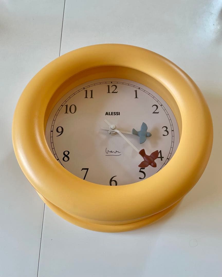 アレッシ　Alessi 壁掛け時計 イエロー　デザイン：マイケル・グレイブス