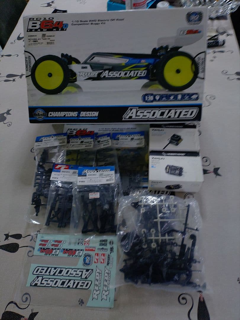 ASSOCIATED/アソシエイテッド B6.4Dダート用　メカ付き