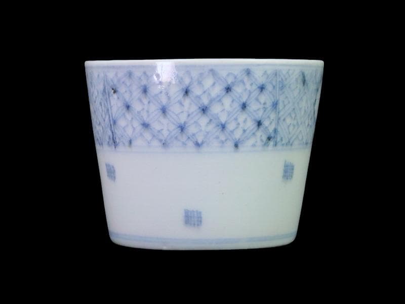 古伊万里　染付　四方襷紋に菊花の図　蕎麦猪口　A666AS-fbto