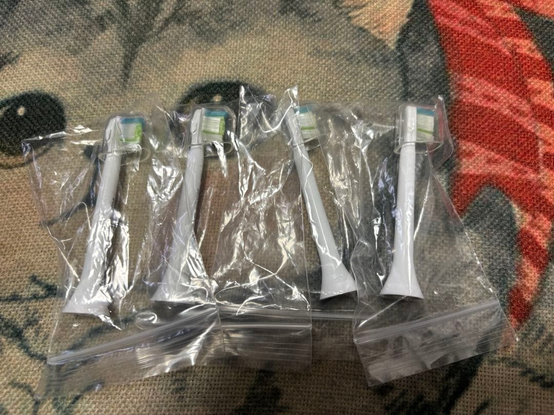 PhilipsSonicare 電動歯ブラシ 本体　充電器　替ブラシ4本　ケース