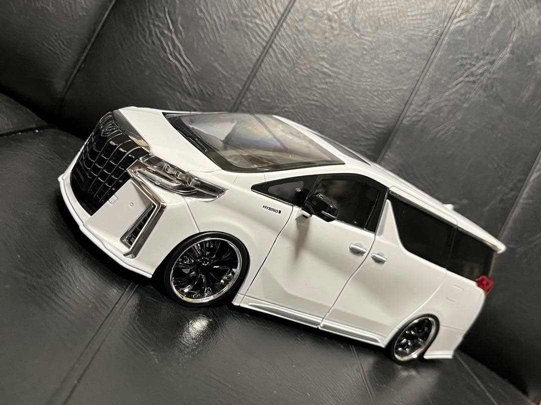 トヨタ　アルファード　30系後期　1/18