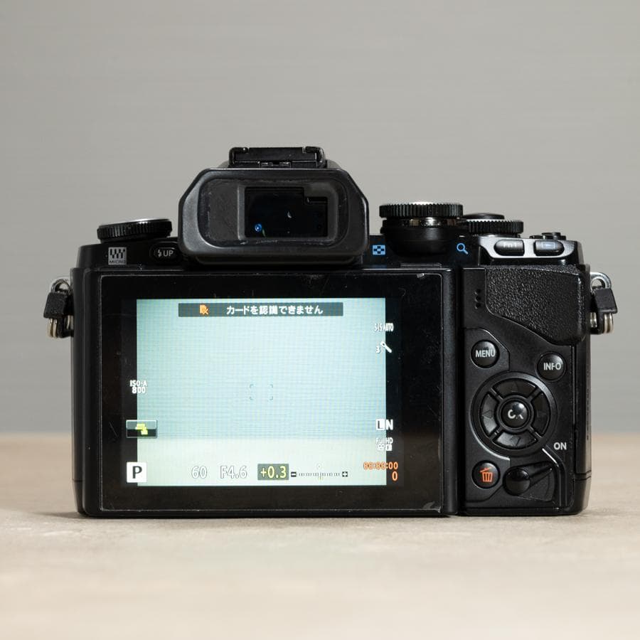 OLYMPUS OM-D E-M10 ダブルレンズキット スマホ転送OK