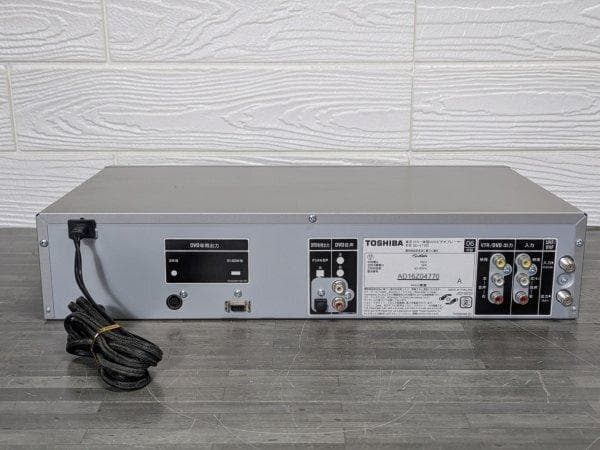 TOSHIBA 東芝 SD-V700 VHSビデオデッキ一体型DVDプレーヤー