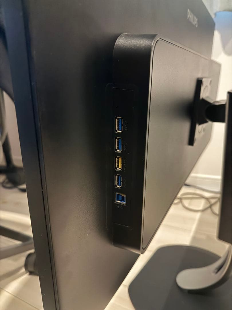 Philips Brilliance 328P（32インチ / 4K）モニター