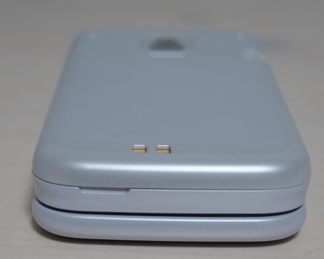 K*様 美品 docomo らくらくホン ホワイト F-01M