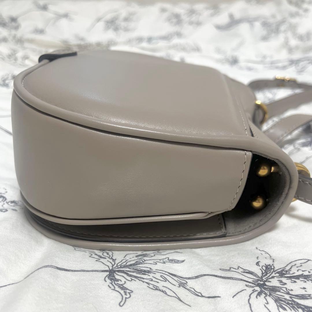 リュウリュウ 【極美品】FENDI フェンディ ショルダーバッグ グレー