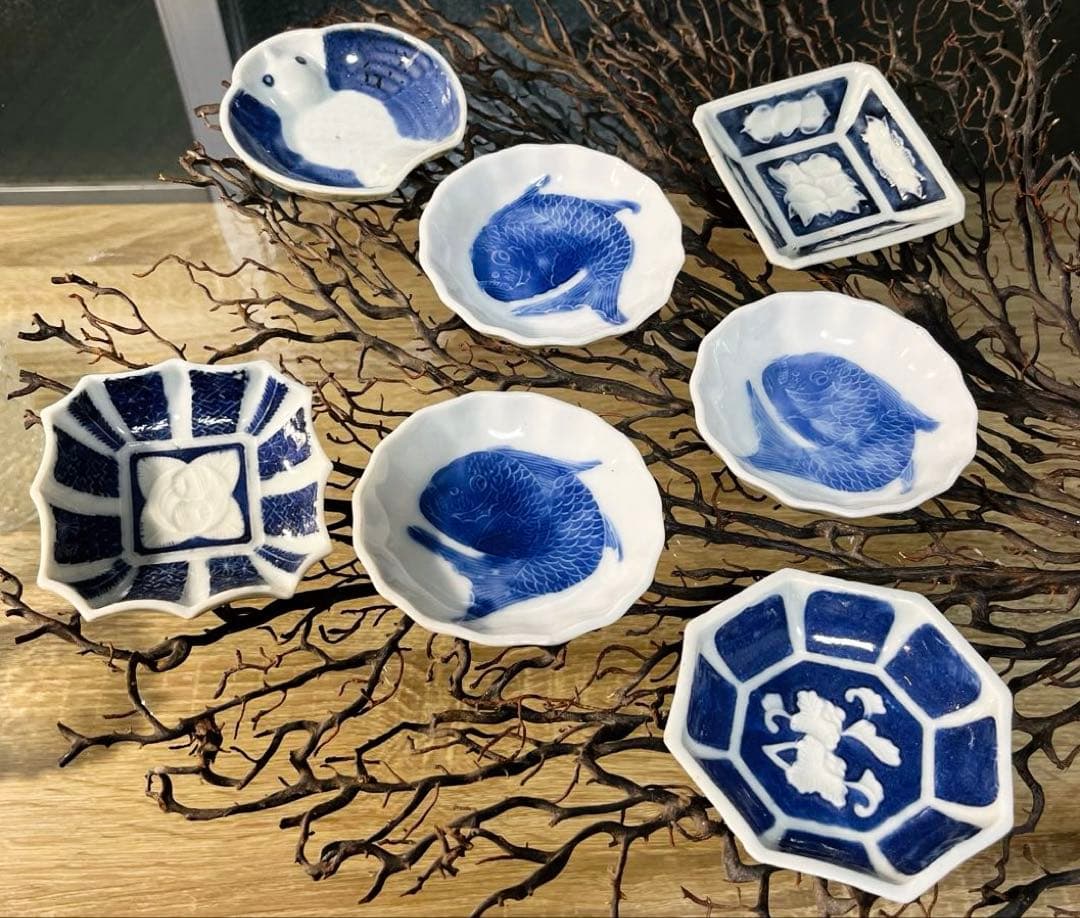 骨董　古伊万里　瀬戸　白磁　染付　波フチ　希少　陽刻　めで鯛　手塩皿　豆皿　３客
