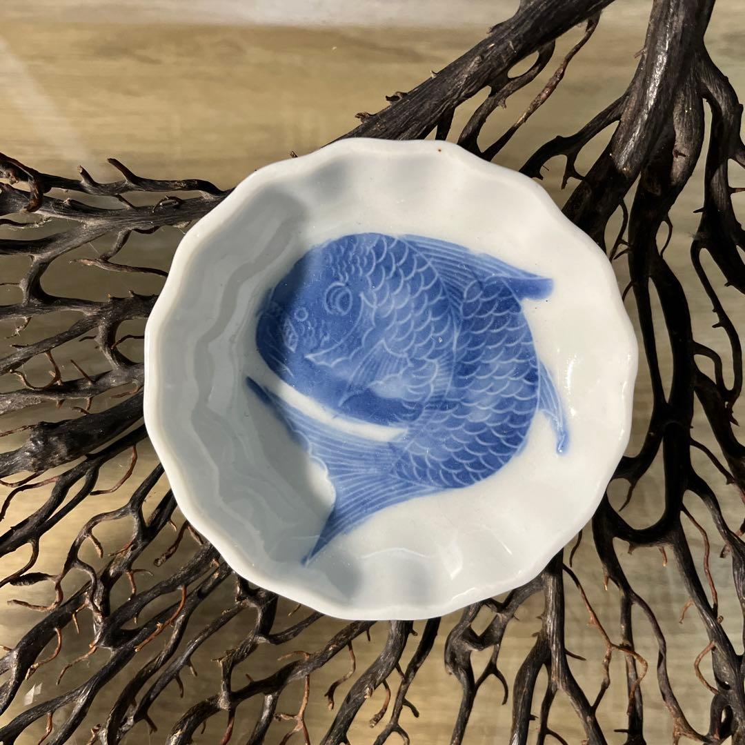 骨董　古伊万里　瀬戸　白磁　染付　波フチ　希少　陽刻　めで鯛　手塩皿　豆皿　３客