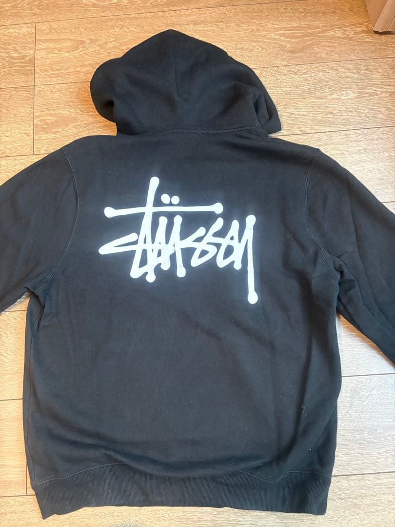 ストゥーシーStüssy ブラック パーカー M