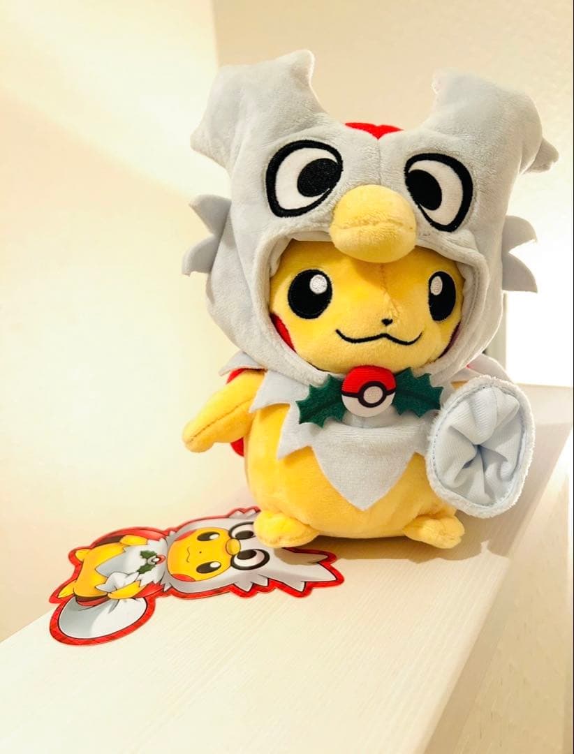 新品✨デリバードのポンチョを着たピカチュウ　ぬいぐるみ